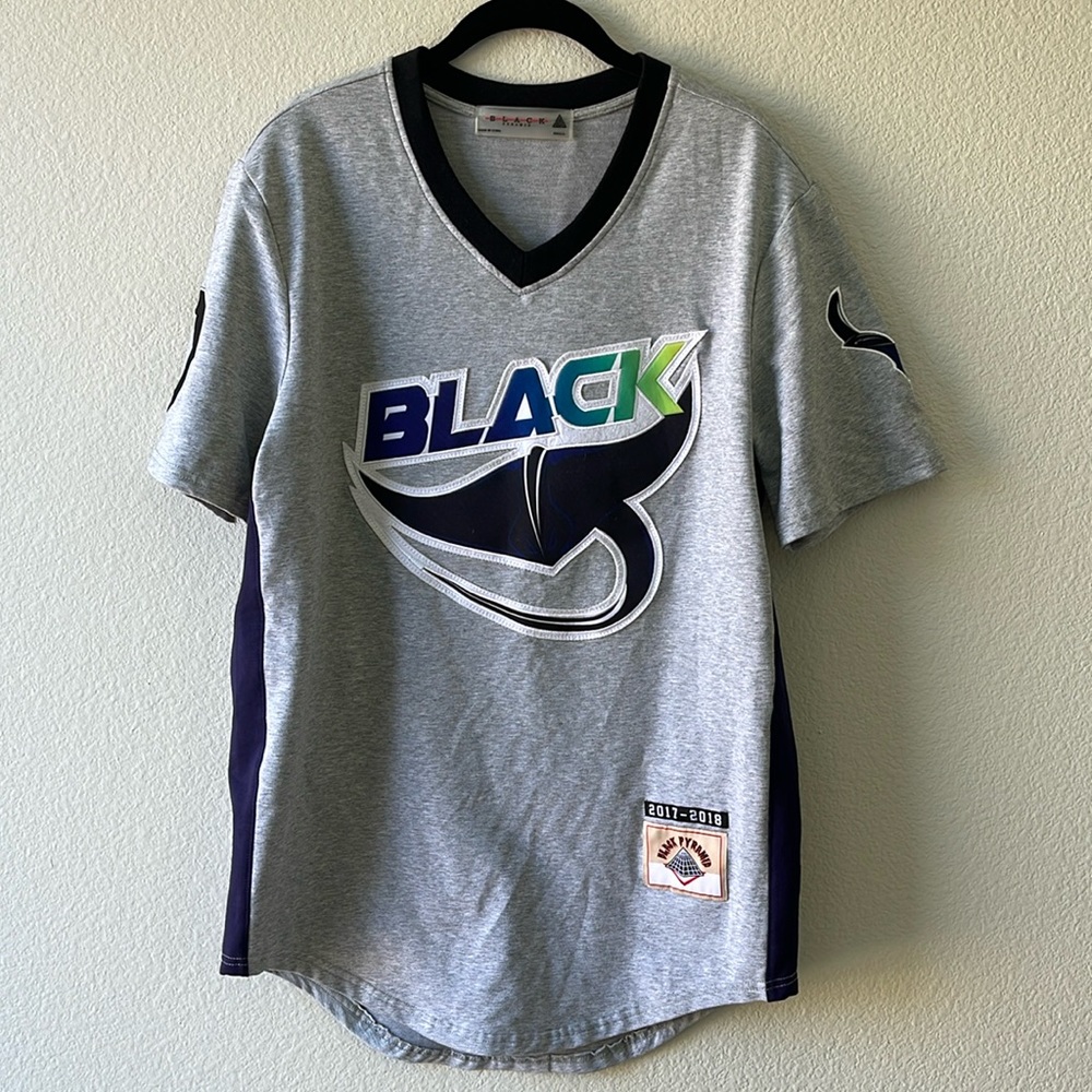 Black Pyramid Men's Jersey Gray Embroidered Small